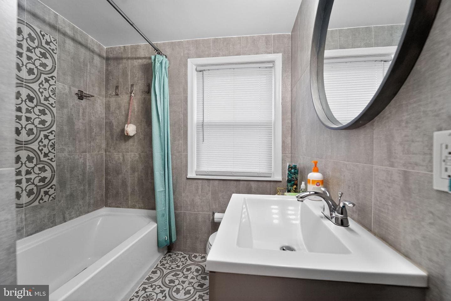 1371 E Northern Parkway photo 13