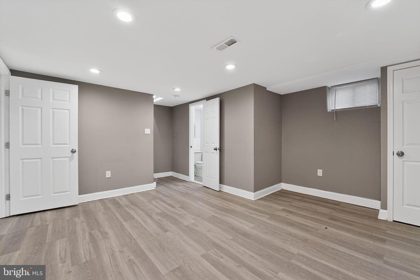 1371 E Northern Parkway photo 15