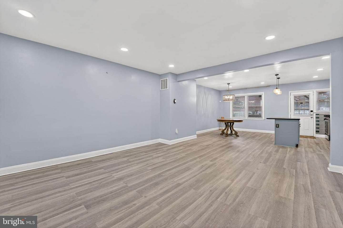 1371 E Northern Parkway photo 8