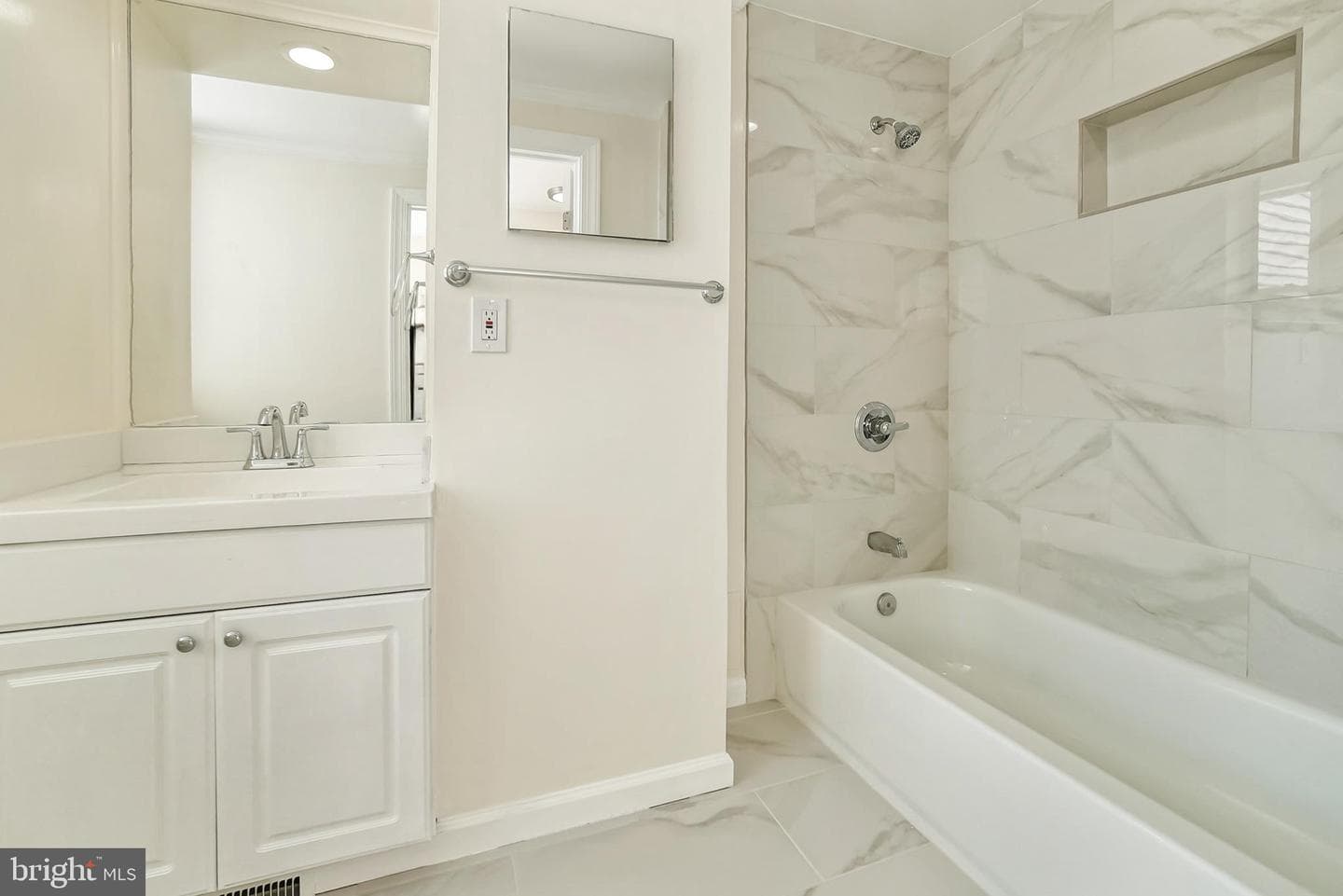 2725 Hudson Street photo 38