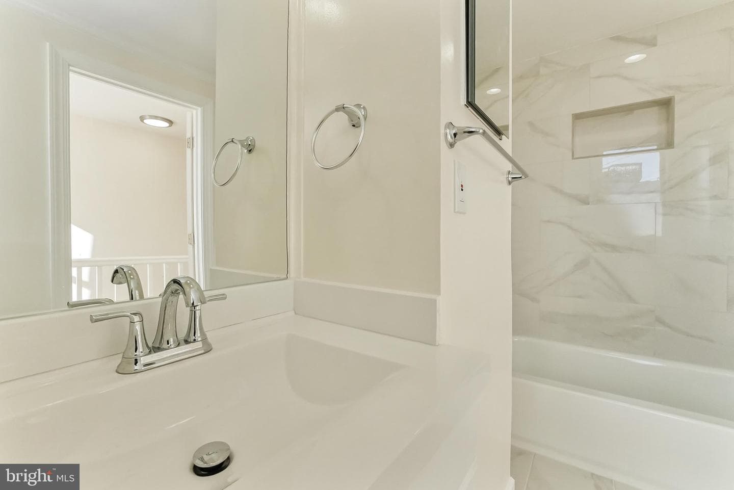 2725 Hudson Street photo 39