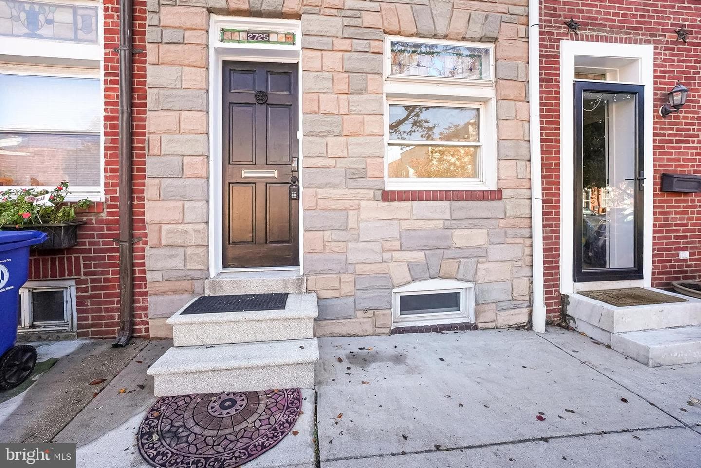 2725 Hudson Street photo 4