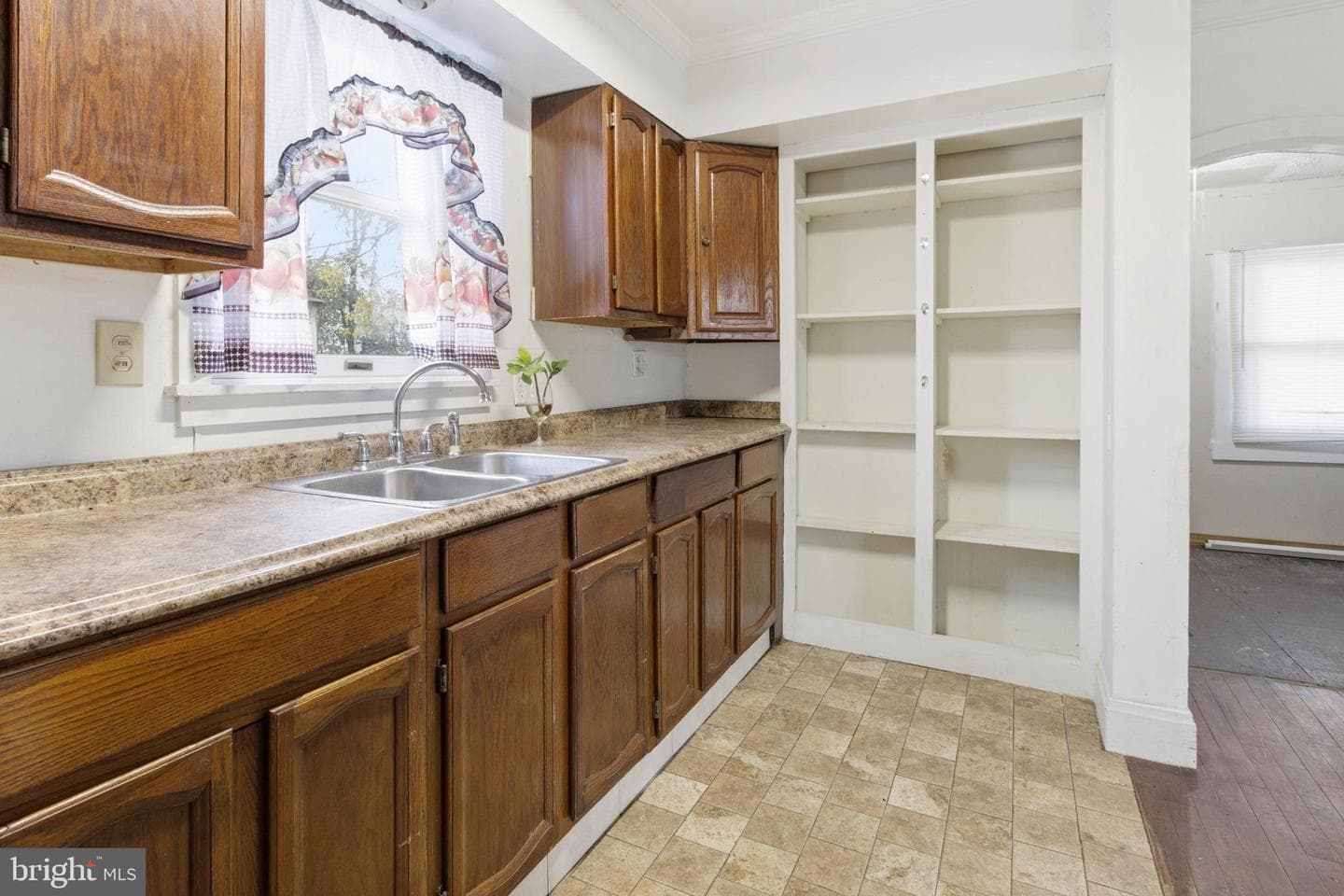 6408 Eastbourne Avenue photo 13