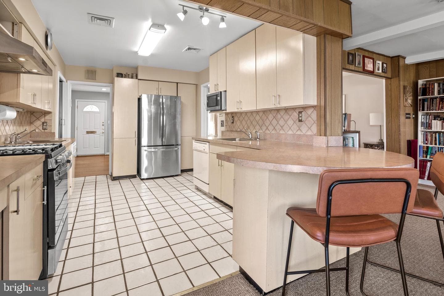 6311 Ivymount Road photo 9