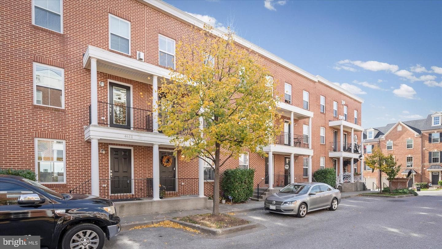 4611 Dillon Street photo 2