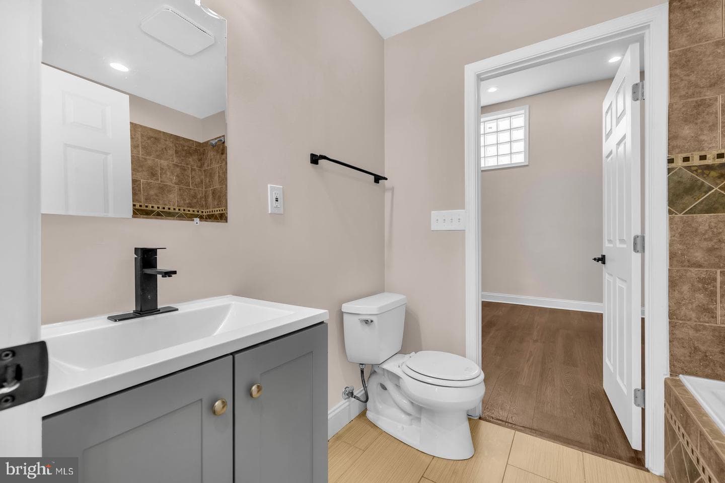 2045 E 31st Street photo 42