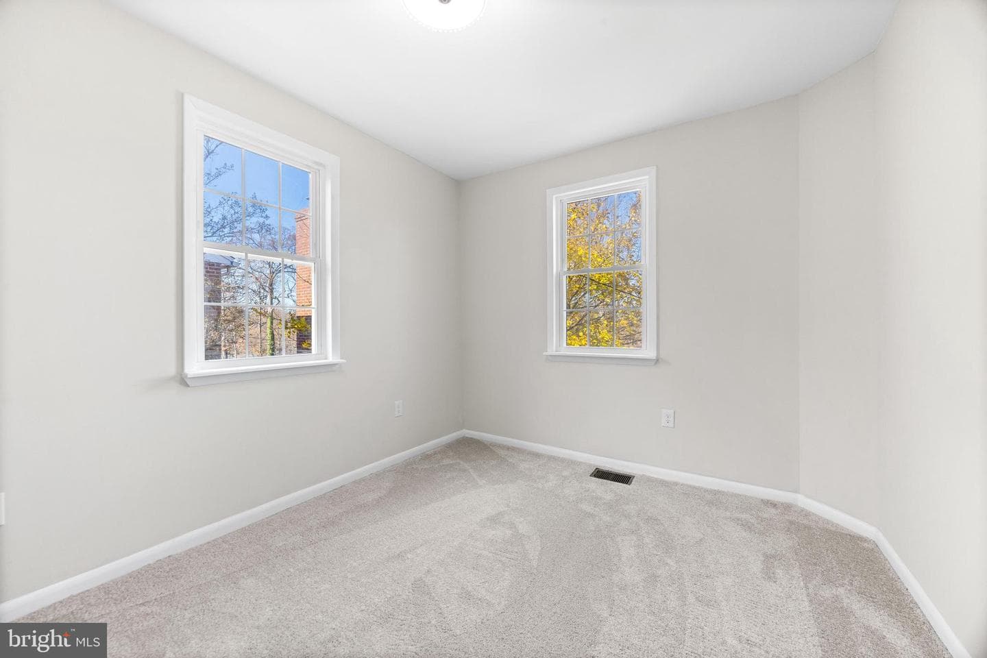2204 Sulgrave Avenue photo 28