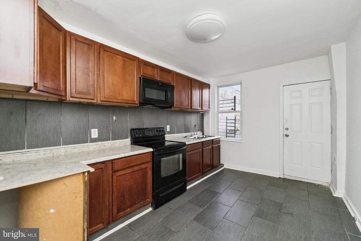 1828 Walbrook Avenue photo 8