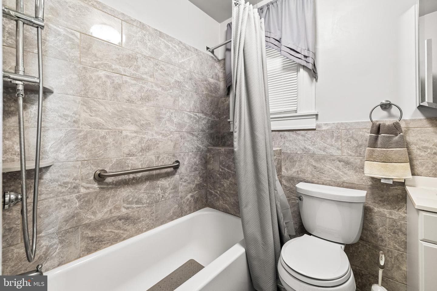 3229 Dudley Avenue photo 18