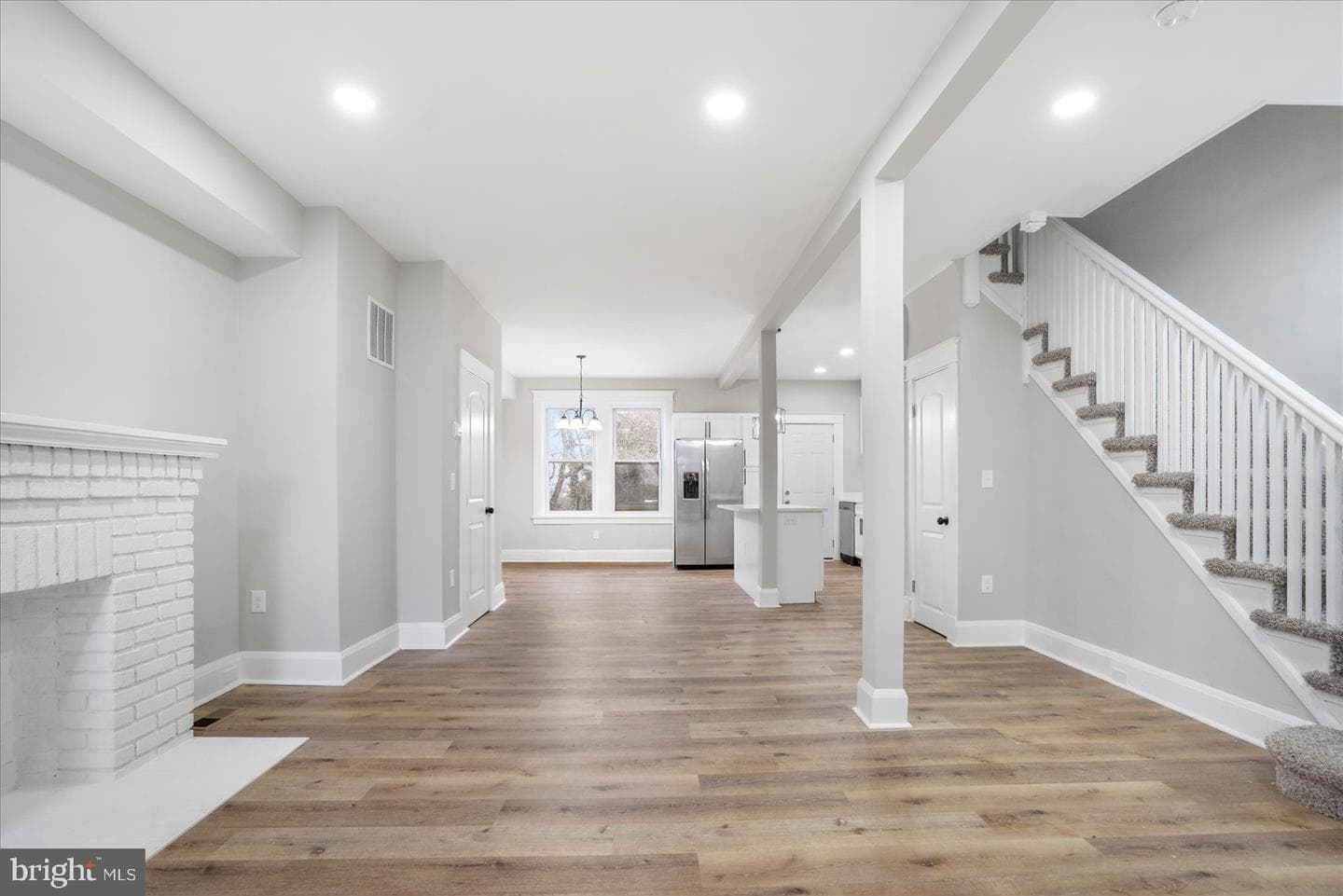 2307 N Ellamont Street photo 3