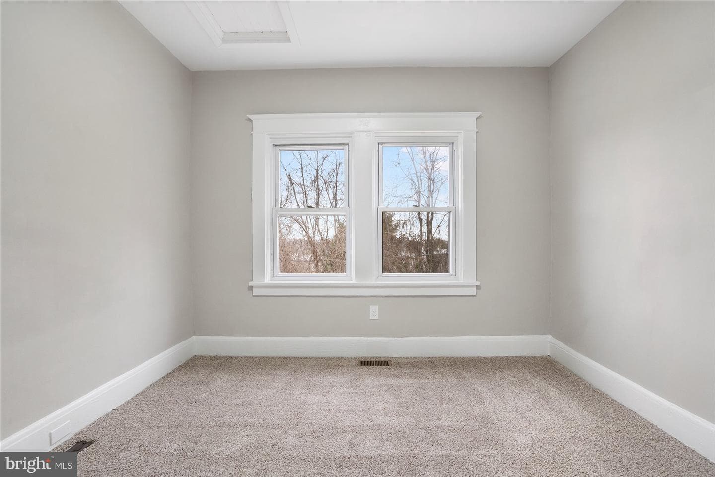 2307 N Ellamont Street photo 34