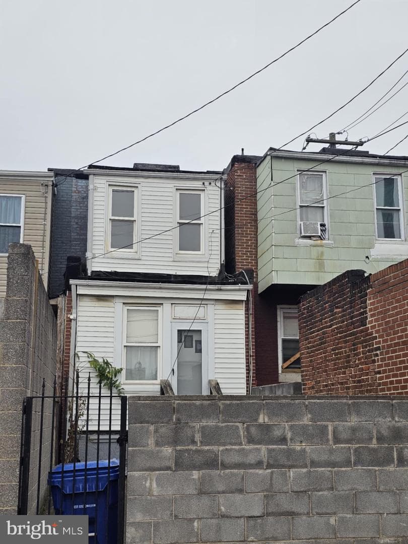 637 N Robinson Street photo 32