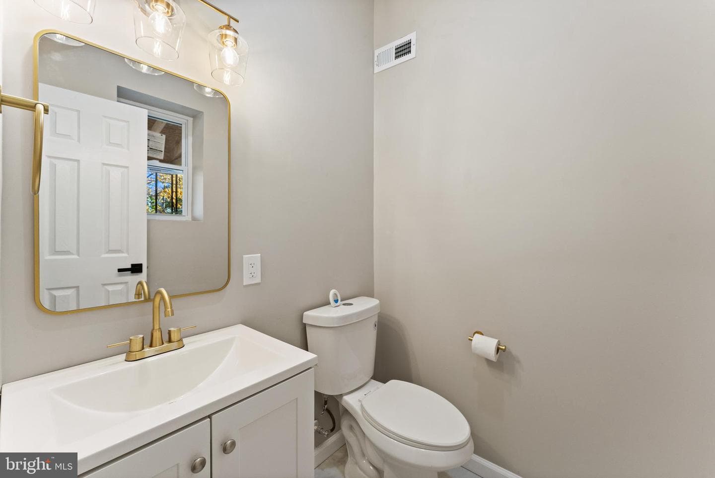 602 Denison Street photo 9