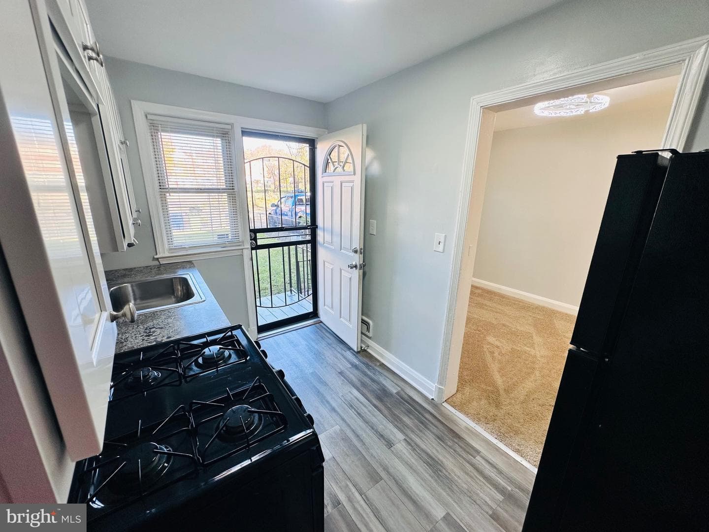 4728 Chatford Avenue photo 10