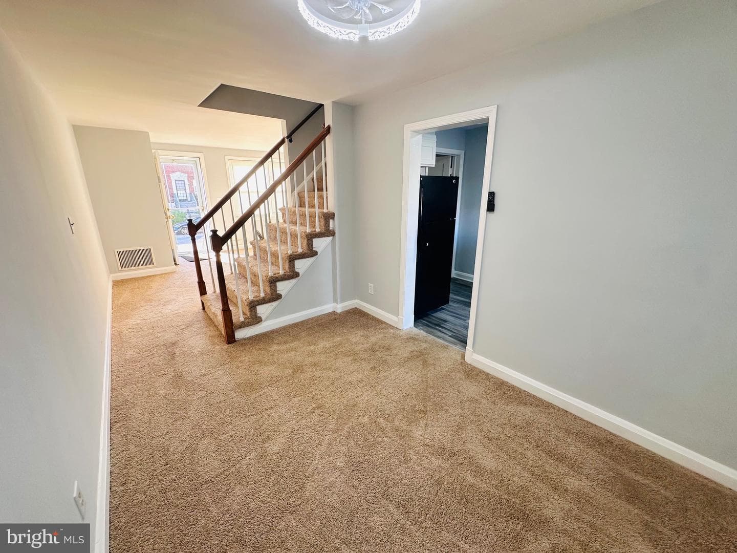 4728 Chatford Avenue photo 8