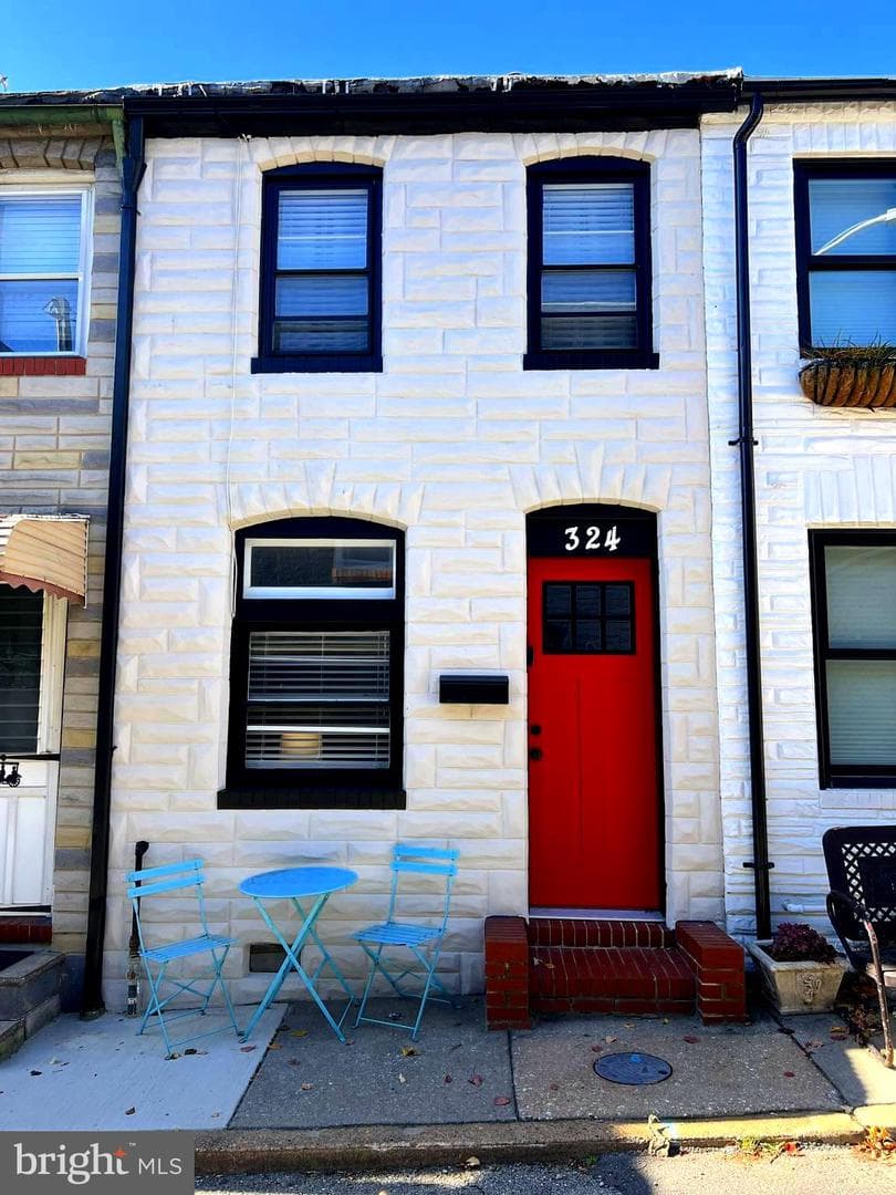 324 S Castle Street photo 1
