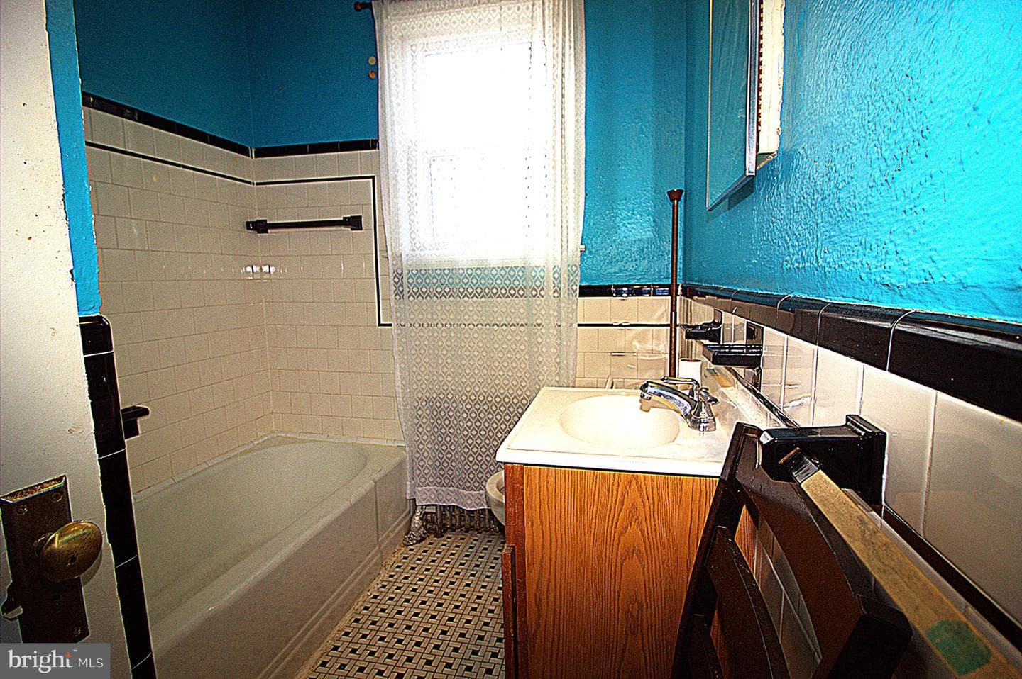 627 Tolna Street photo 15