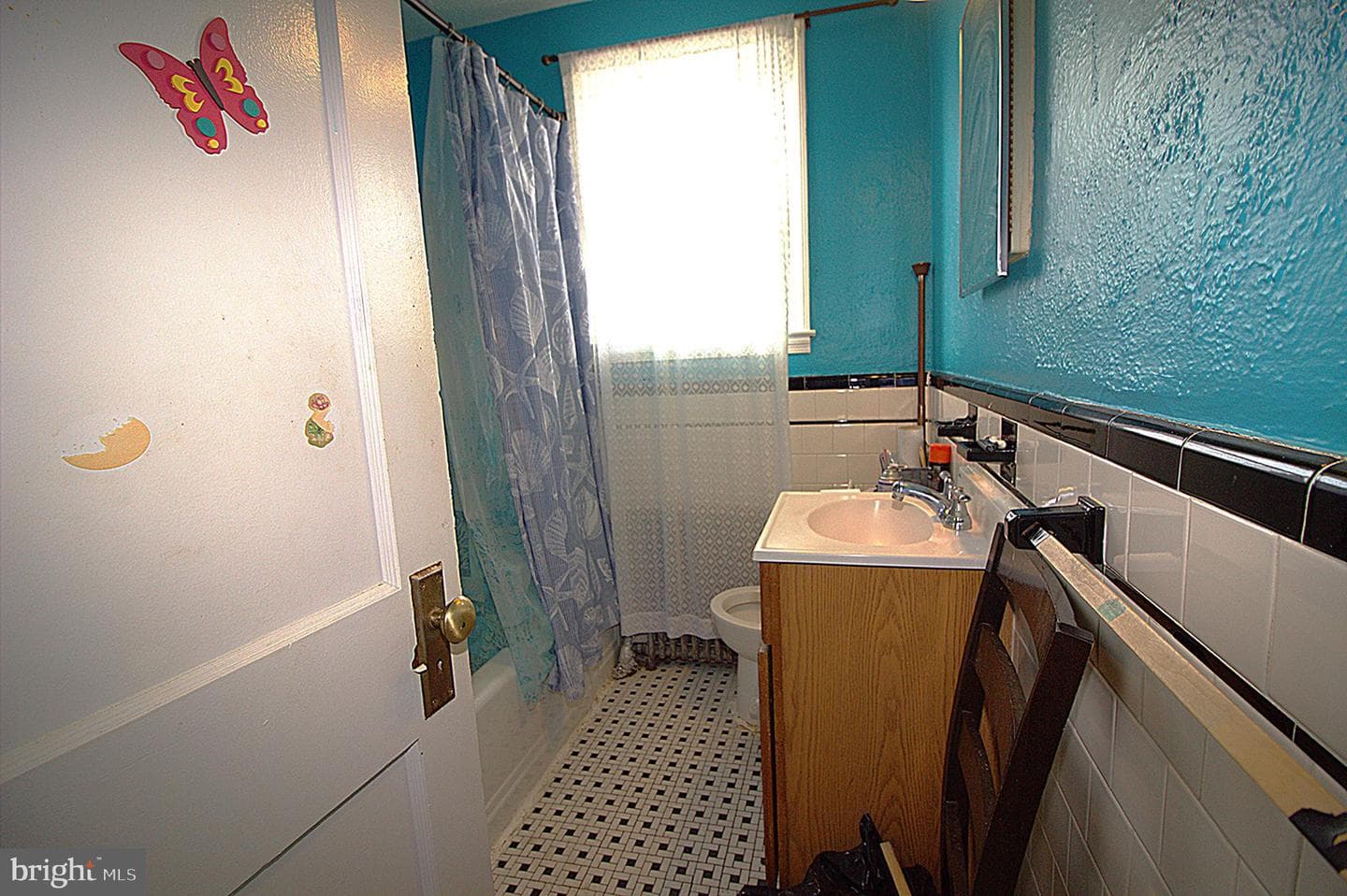 627 Tolna Street photo 3