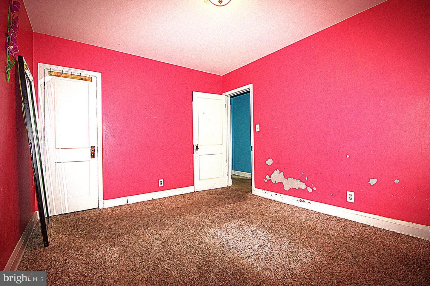 627 Tolna Street photo 7