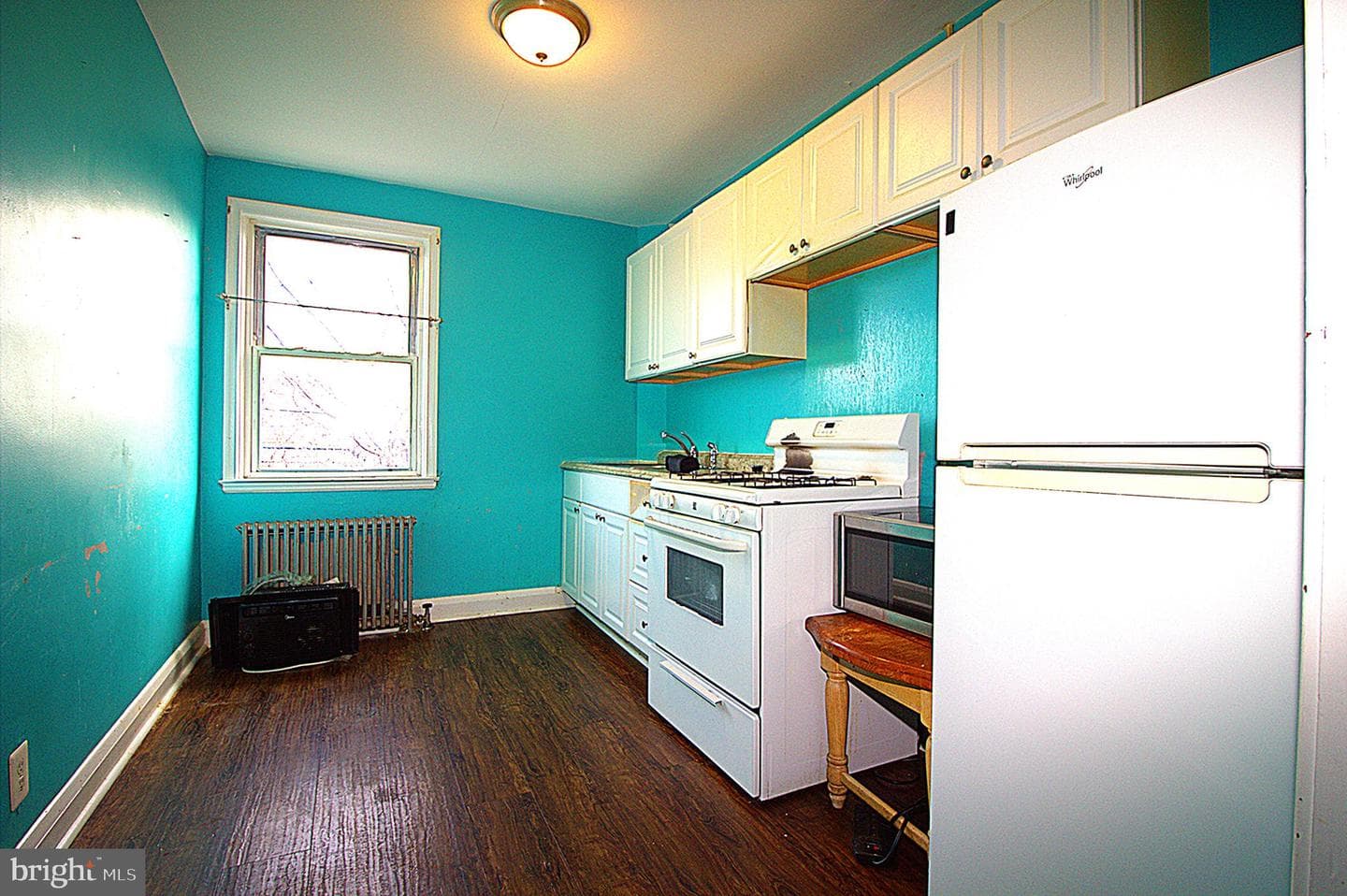 627 Tolna Street photo 9