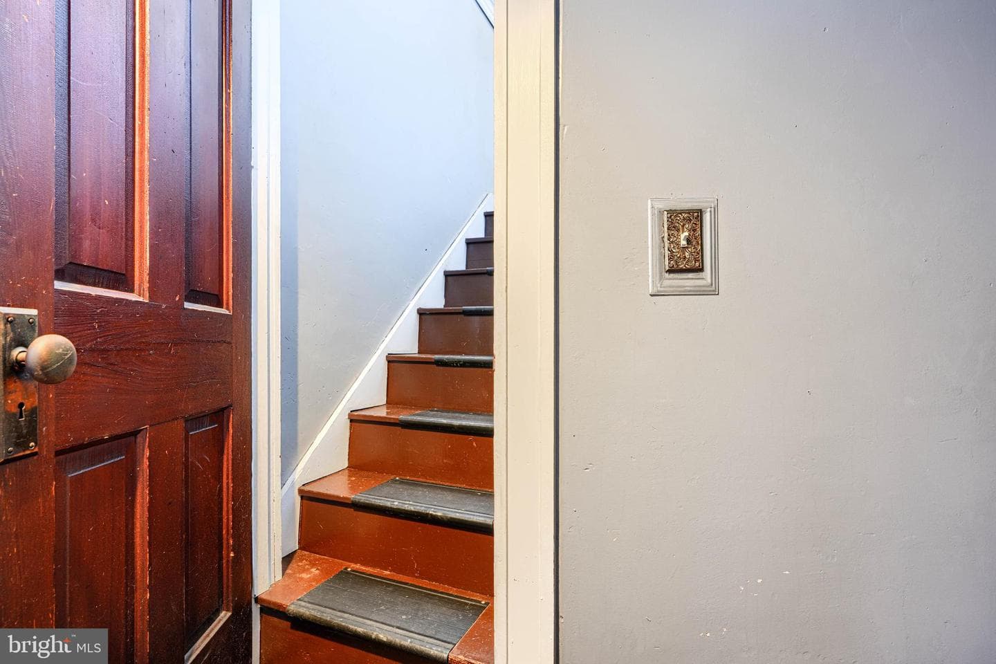 523 Rossiter Avenue photo 36
