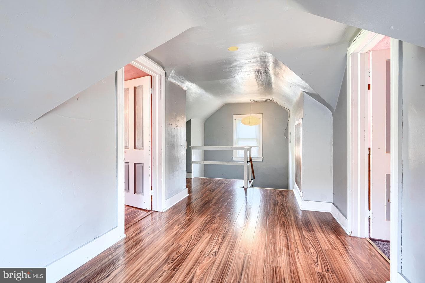 523 Rossiter Avenue photo 38