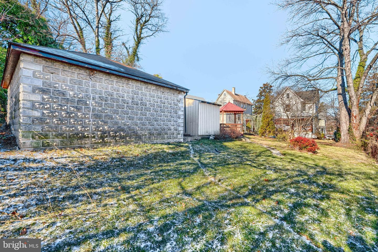 523 Rossiter Avenue photo 61