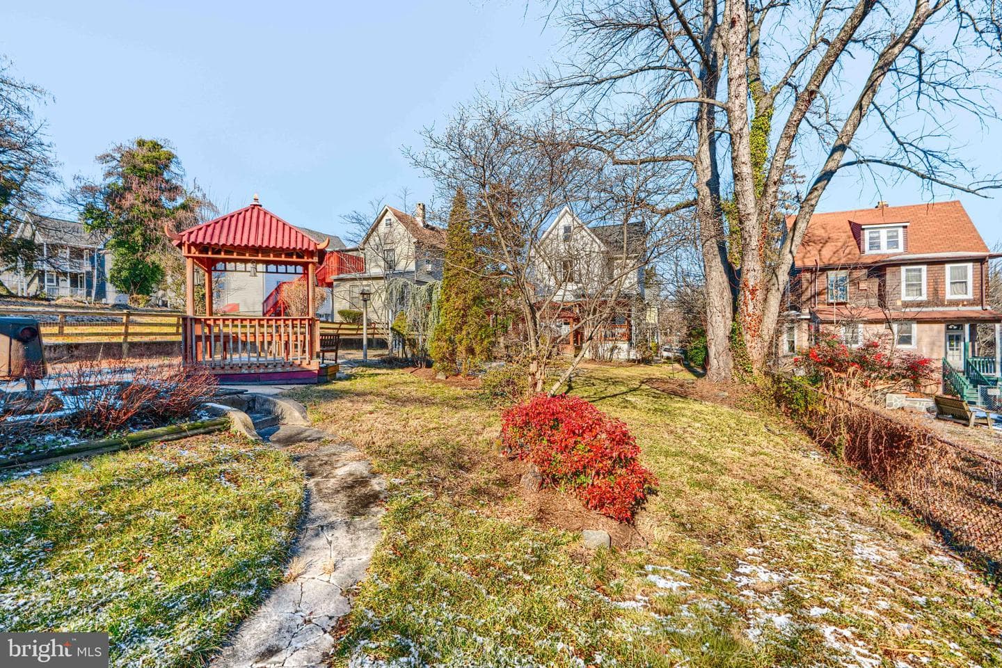 523 Rossiter Avenue photo 62