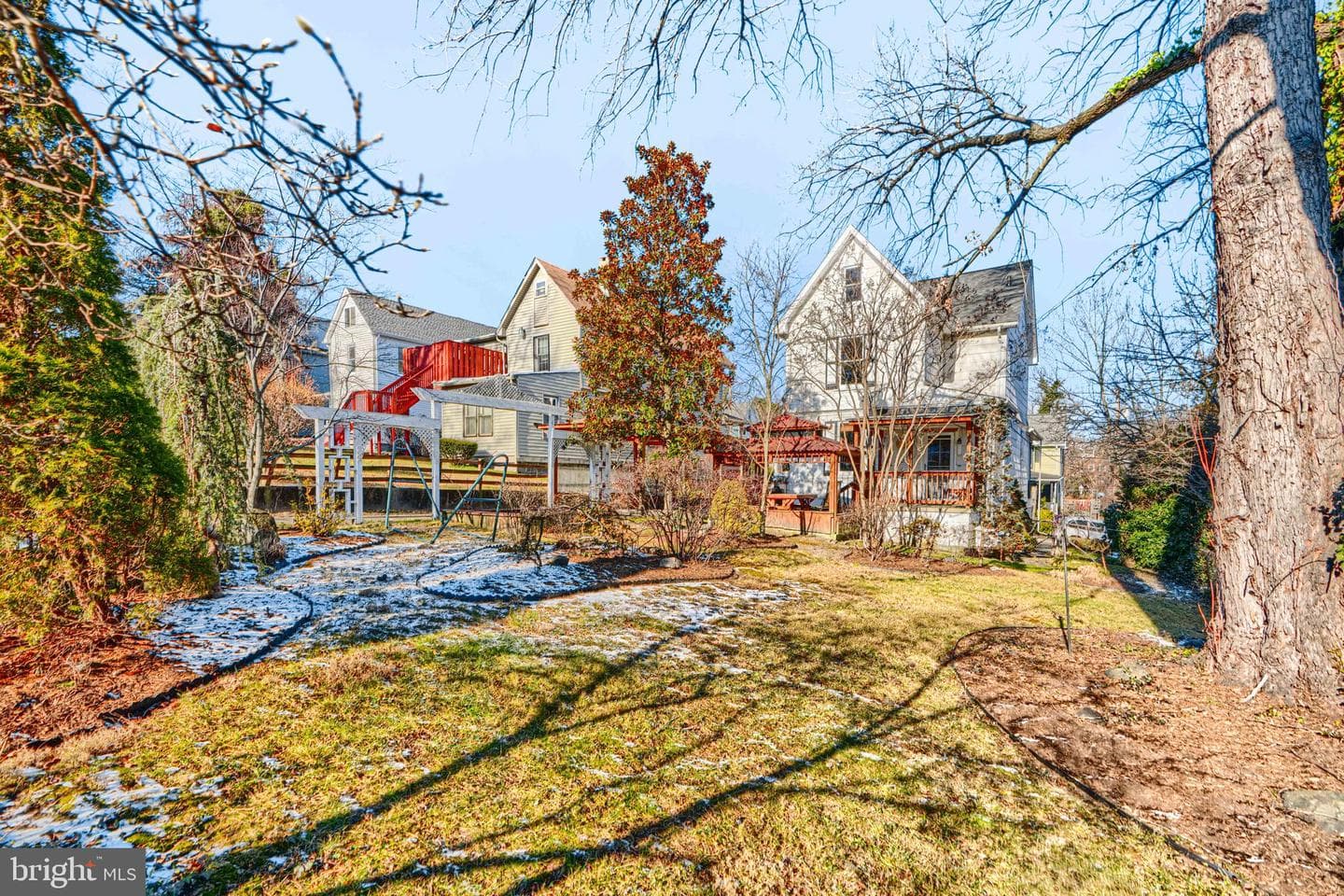 523 Rossiter Avenue photo 63