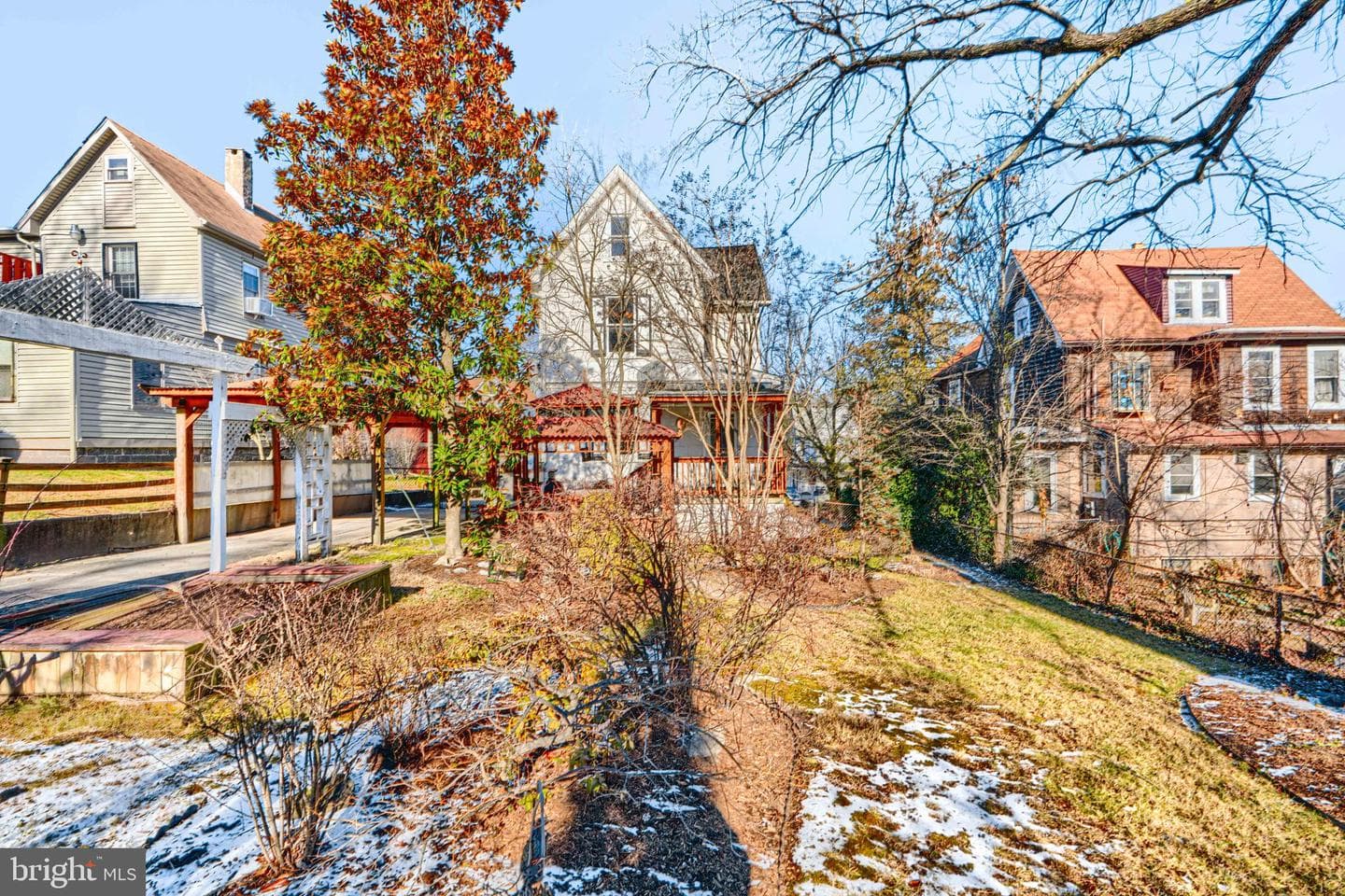 523 Rossiter Avenue photo 64