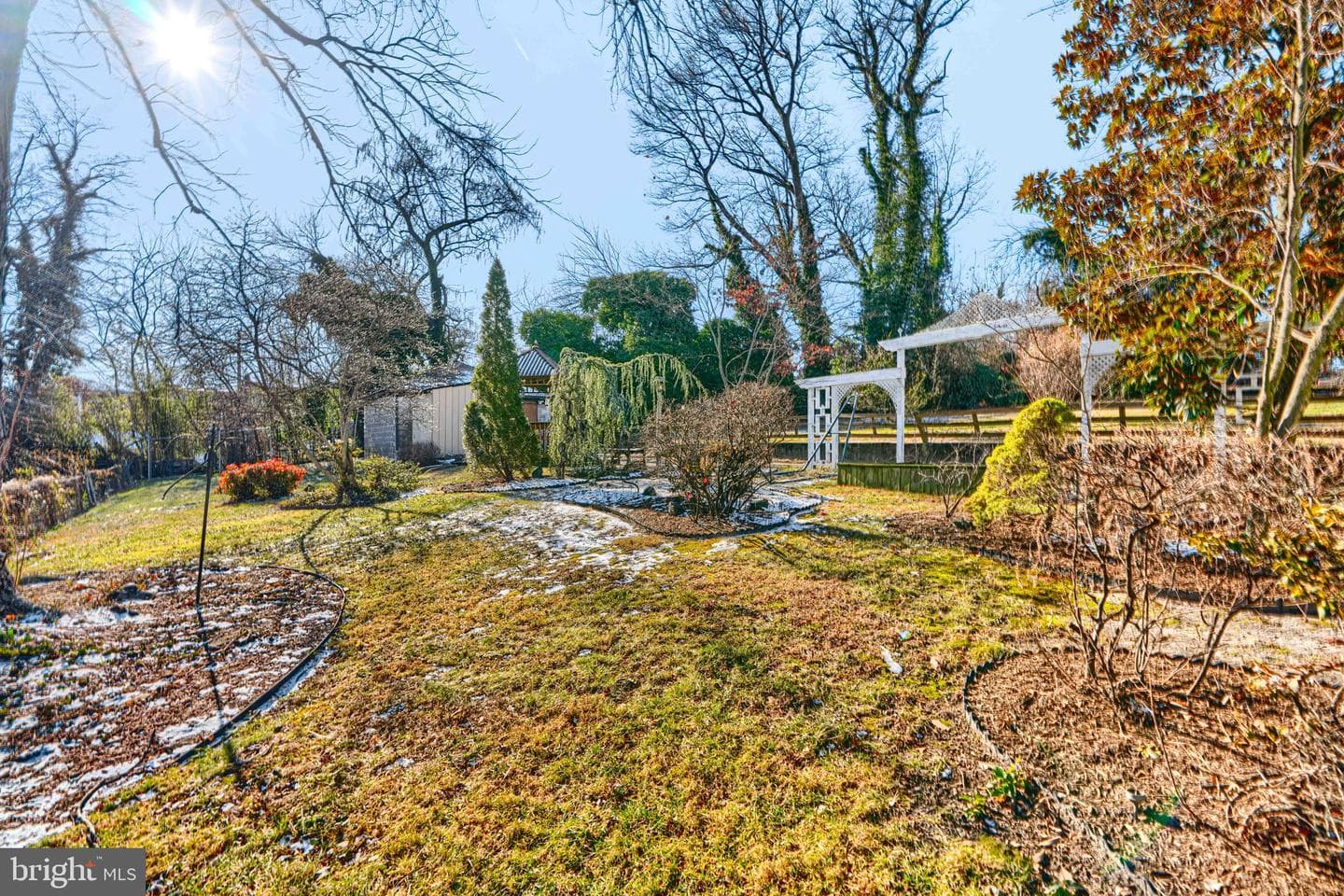 523 Rossiter Avenue photo 65