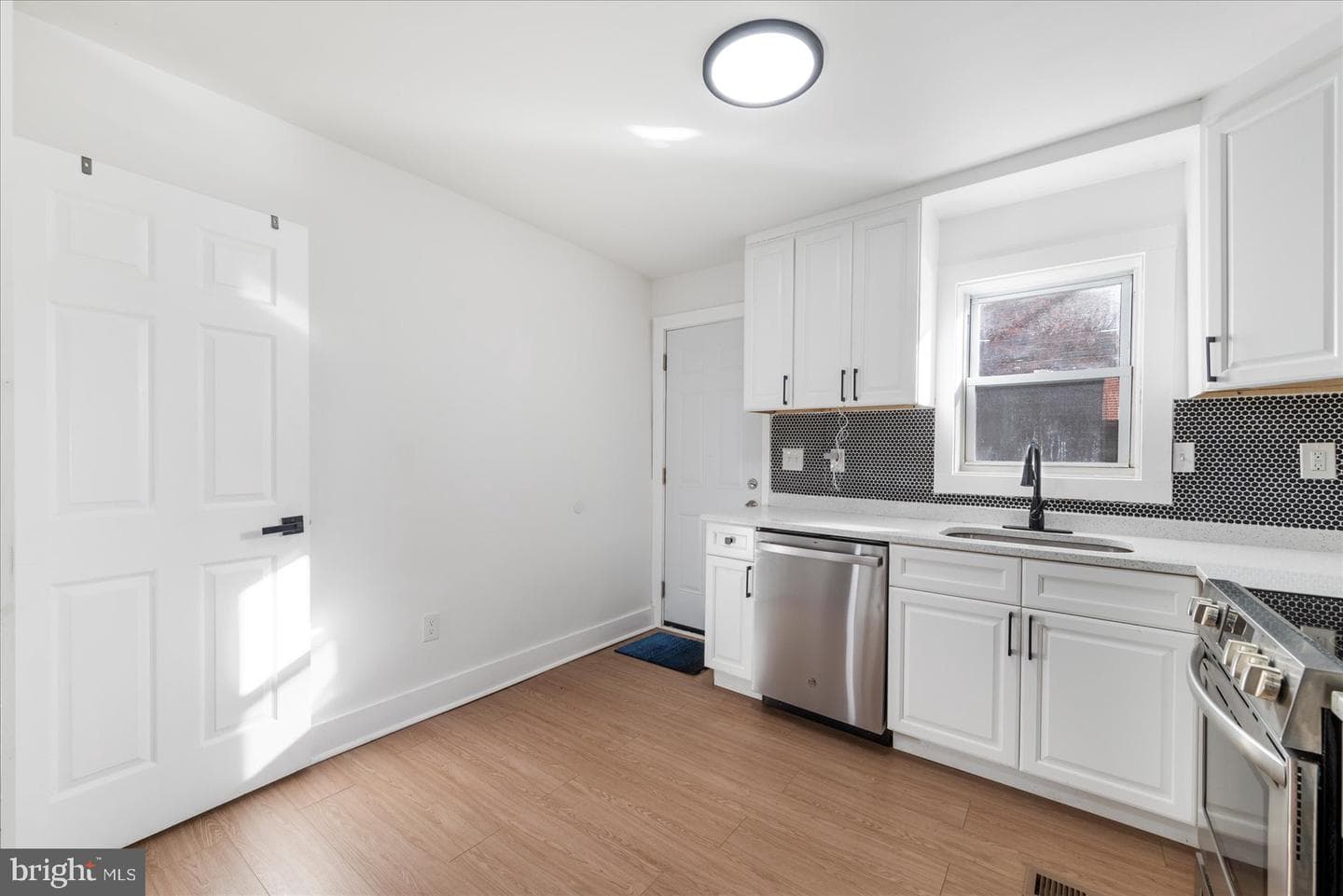 847 Reinhart Street photo 11