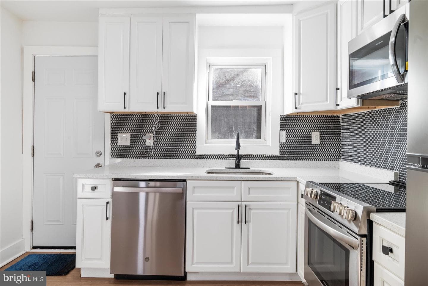 847 Reinhart Street photo 12