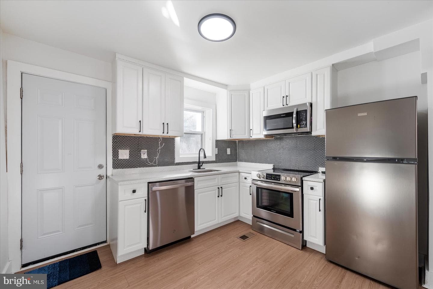 847 Reinhart Street photo 14