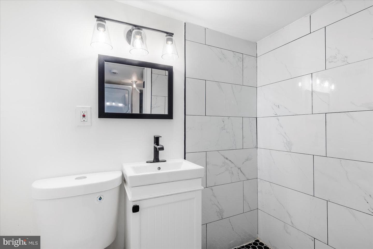 847 Reinhart Street photo 31