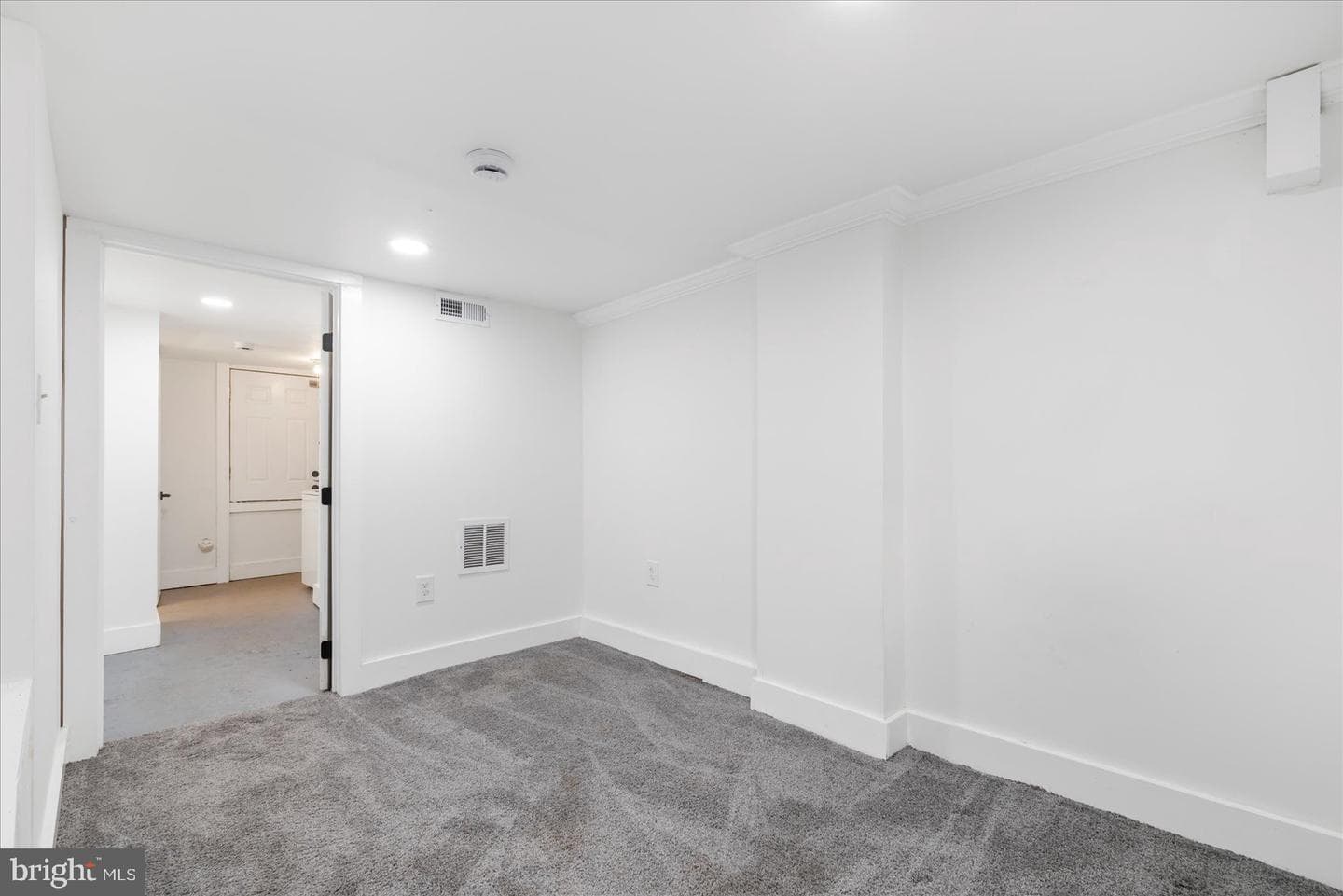 847 Reinhart Street photo 37