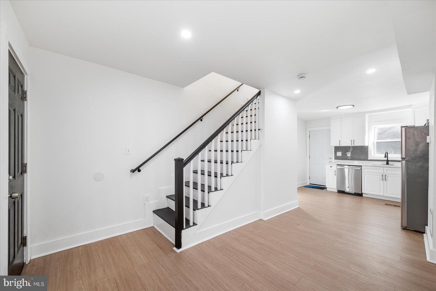 847 Reinhart Street photo 8