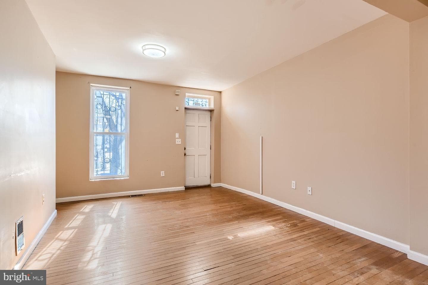 1022 W Lombard Street photo 4