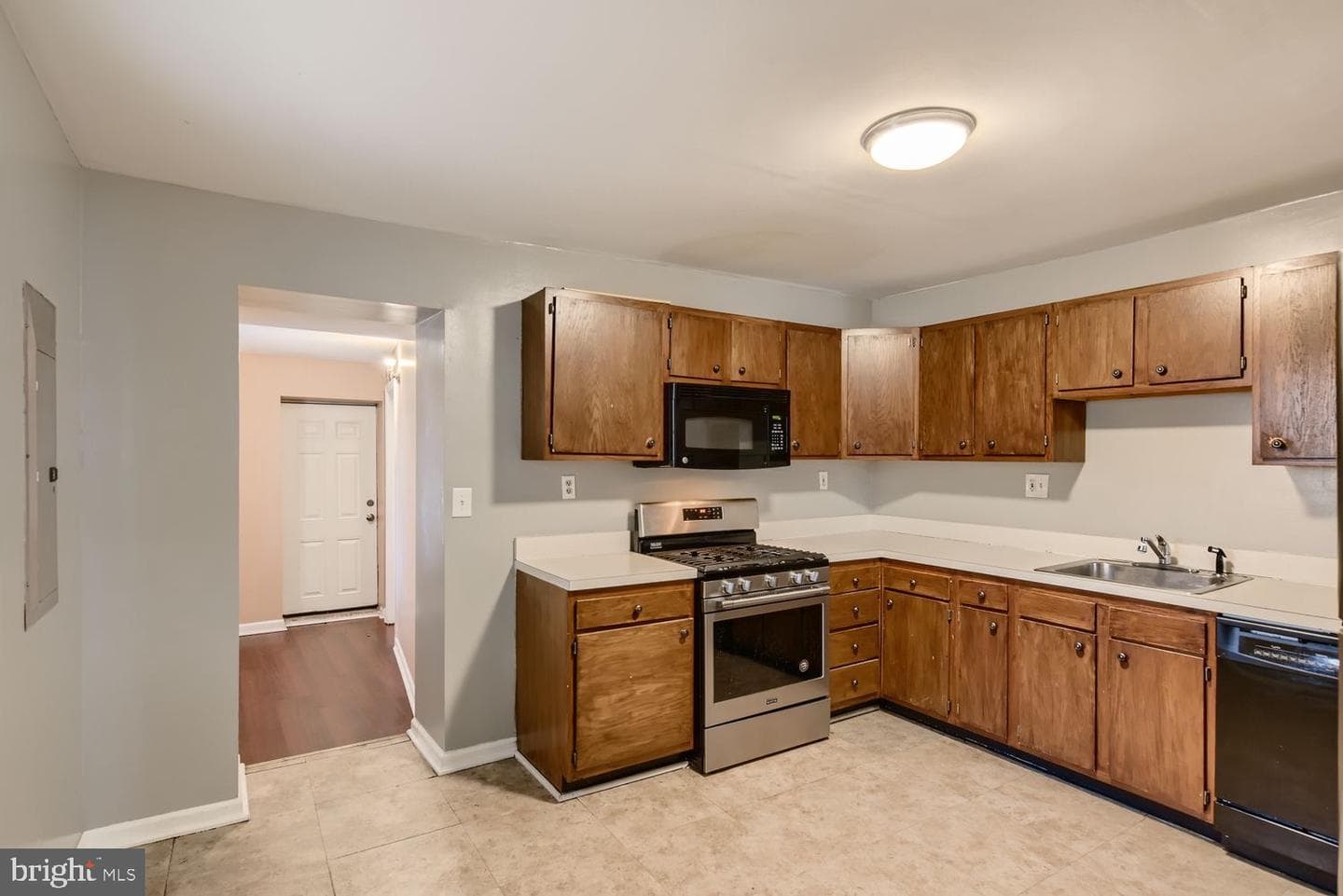 1022 W Lombard Street photo 8
