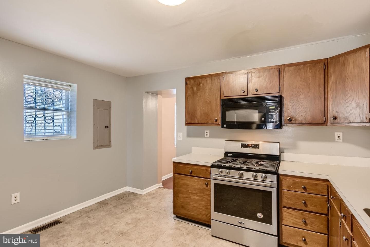1022 W Lombard Street photo 9