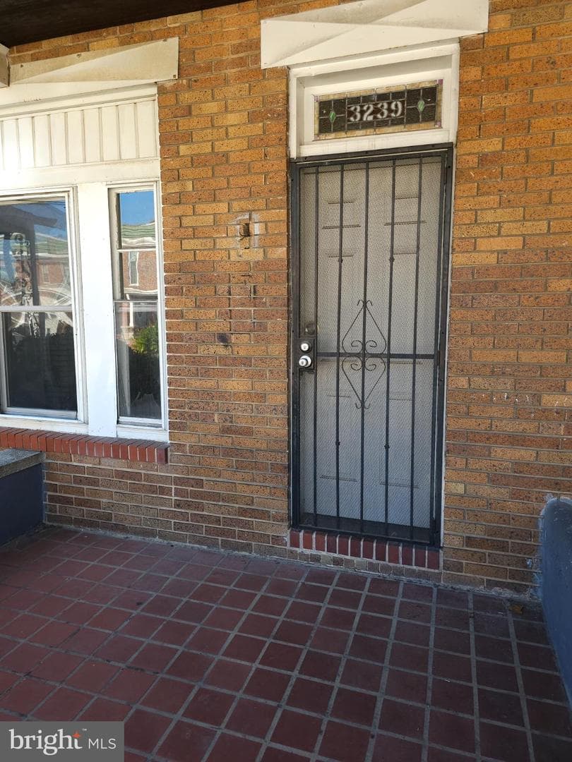 3239 Dudley Avenue photo 5