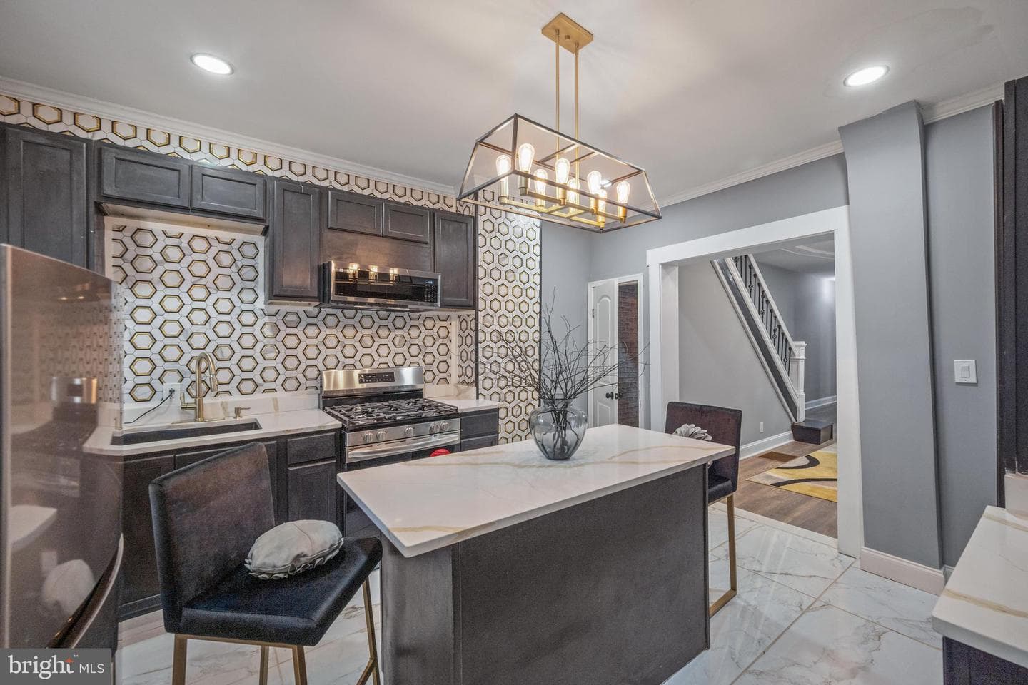 2525 W Lombard Street photo 1