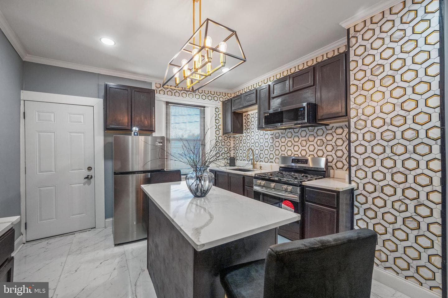 2525 W Lombard Street photo 11