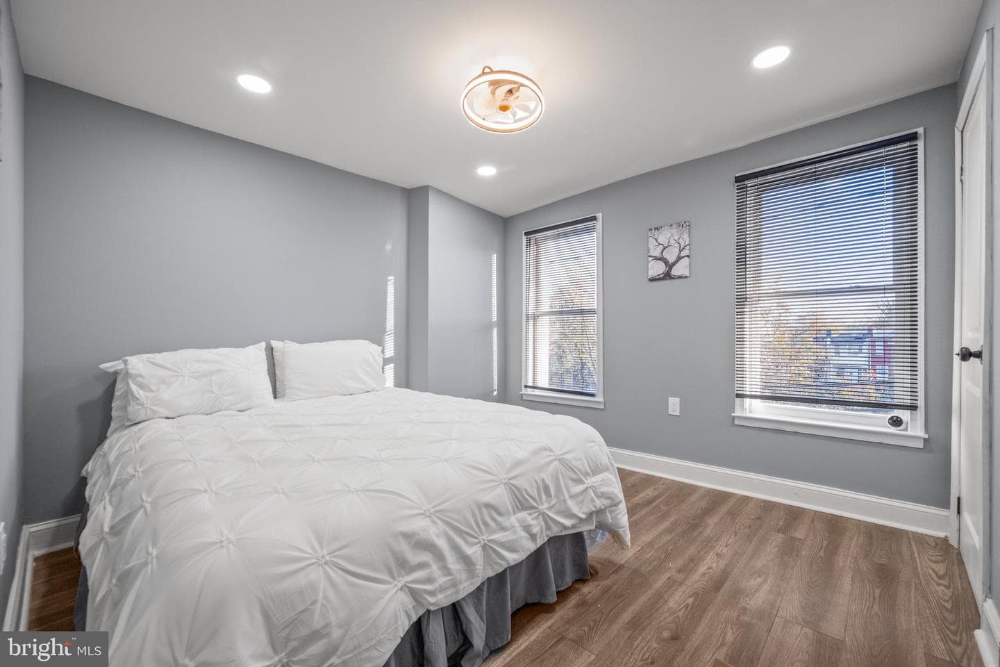 2525 W Lombard Street photo 17