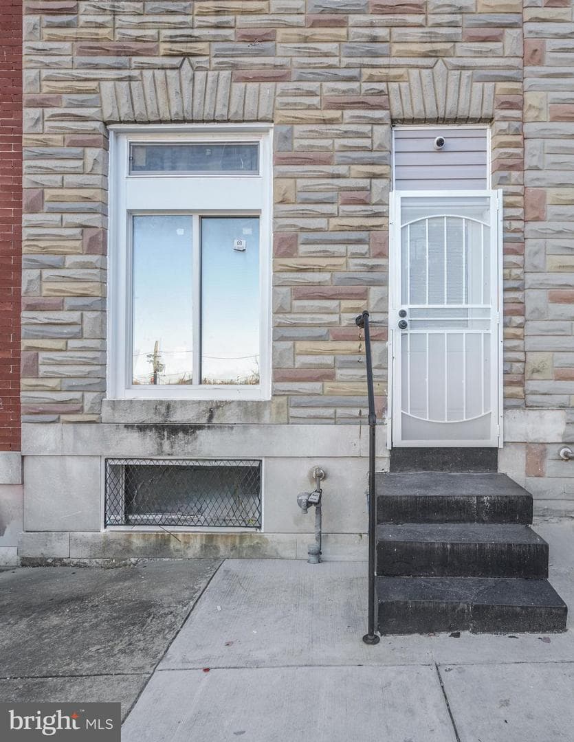 2525 W Lombard Street photo 2