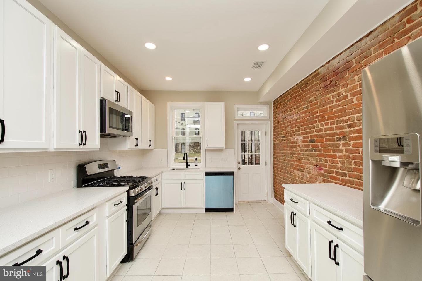 2208 Mount Royal Terrace photo 11