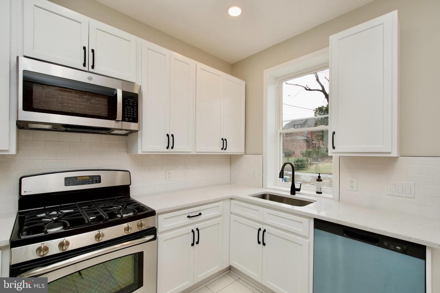 2208 Mount Royal Terrace photo 14