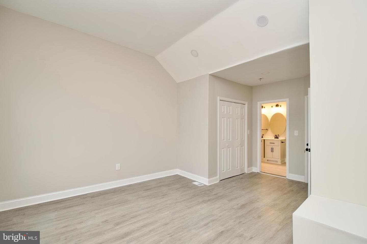 2208 Mount Royal Terrace photo 23