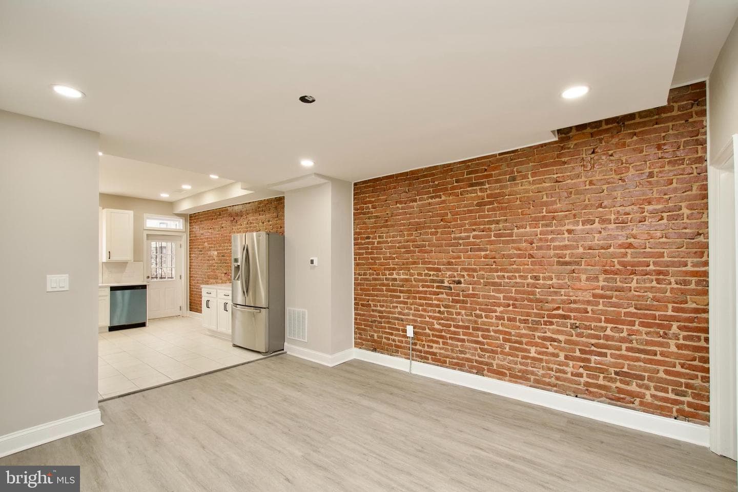 2208 Mount Royal Terrace photo 9