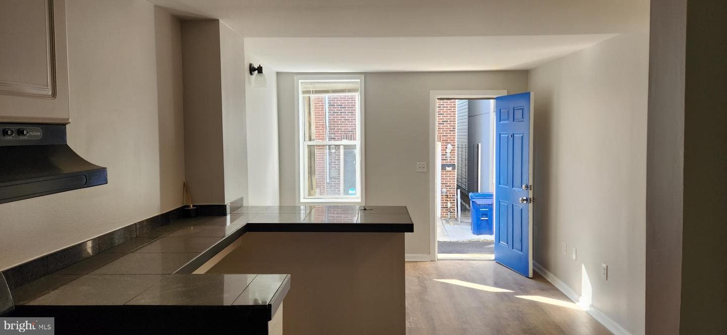 229 S Durham Street photo 5